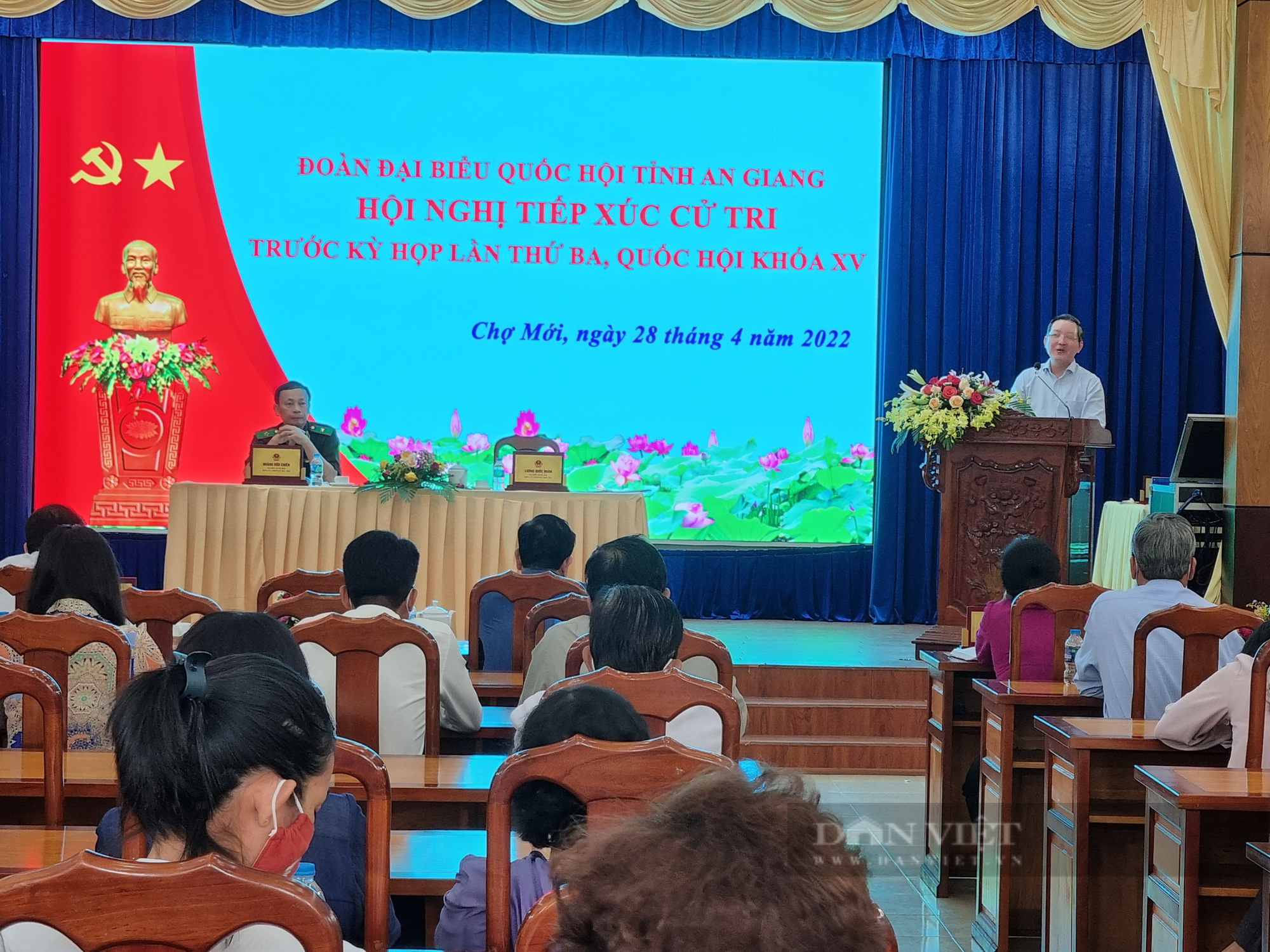 Chủ tịch Hội NDVN Lương Quốc Đoàn trả lời cử tri huyện Chợ Mới, tỉnh An Giang về giống cây trồng, vật nuôi- Ảnh 1.
