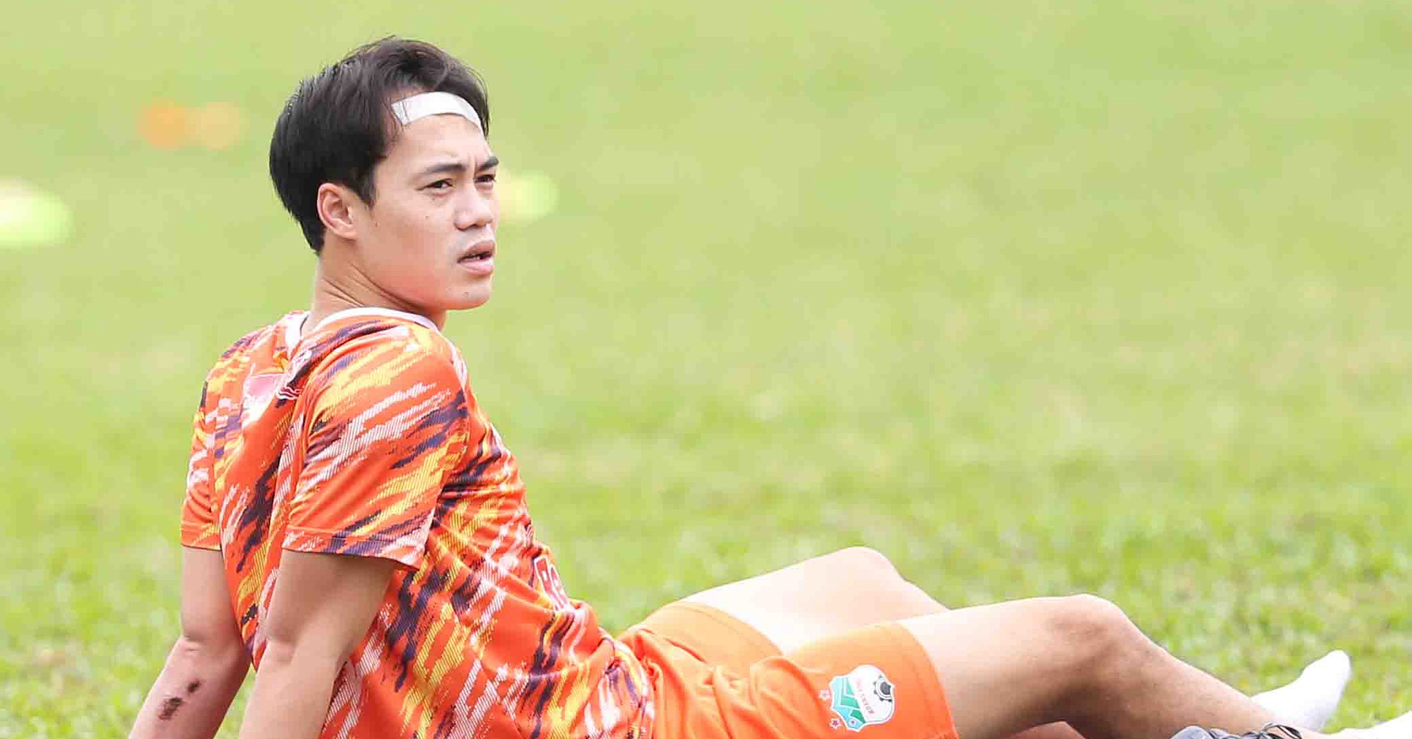 Van Toan relaxes to heal, Tuan Anh exercises his ears to earn the main kick