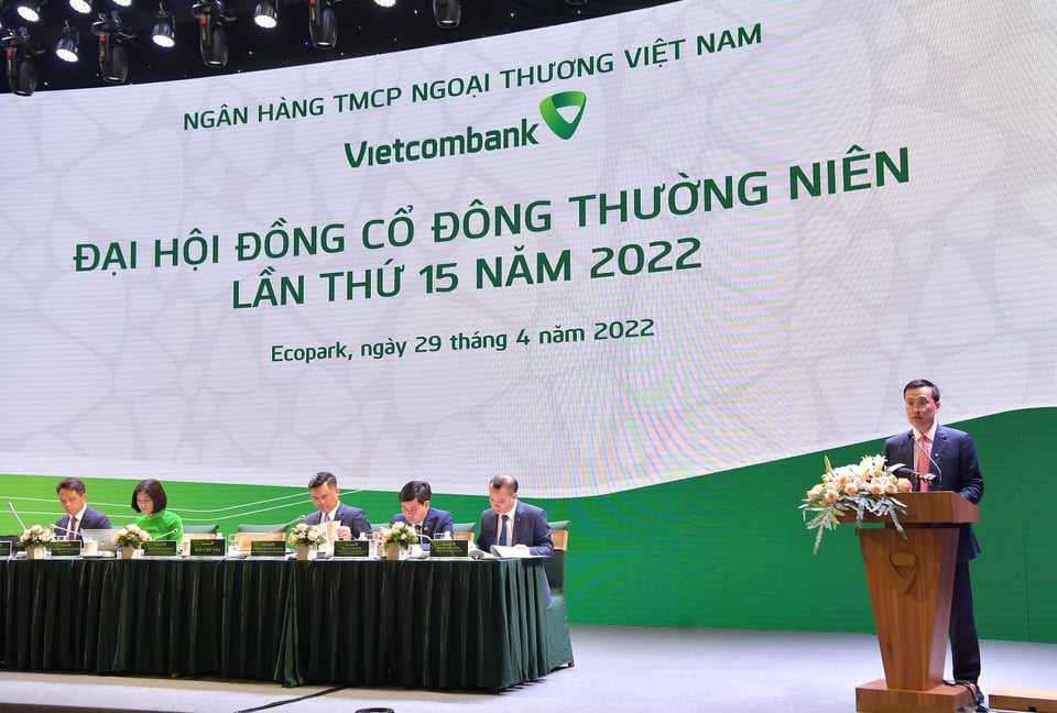 Chủ tịch Vietcombank: Lợi nhuận quý I gần 10.000 tỷ, tối đa 10 năm tái cơ cấu ngân hàng yếu kém - Ảnh 2.