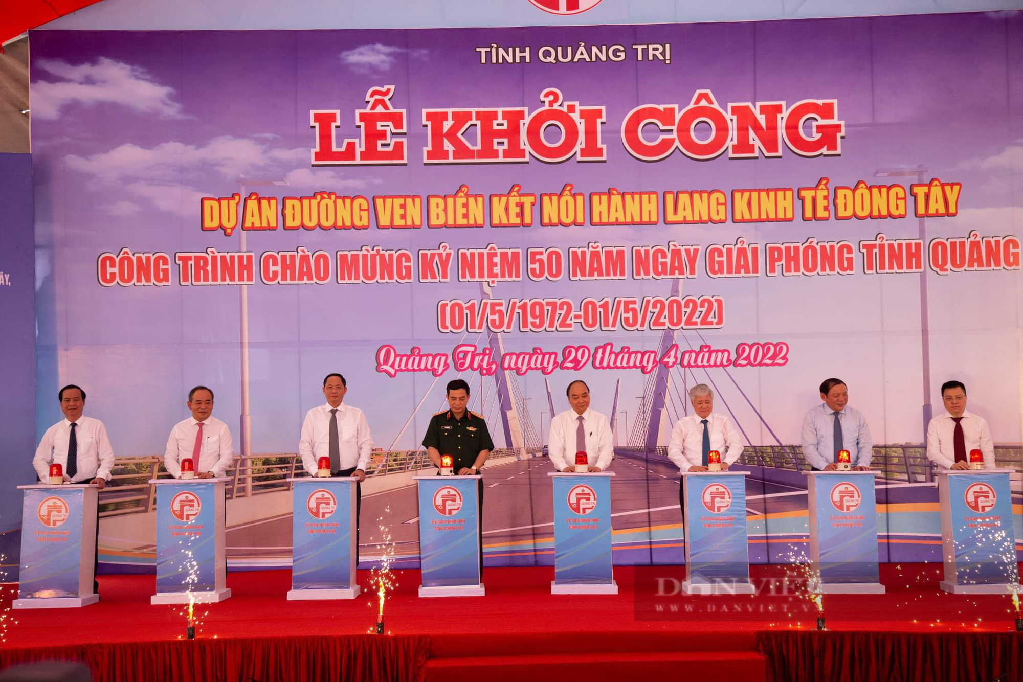 Chủ tịch nước nhấn nút khởi công dự án đường ven biển hơn 2.000 tỷ đồng ở Quảng Trị - Ảnh 1.