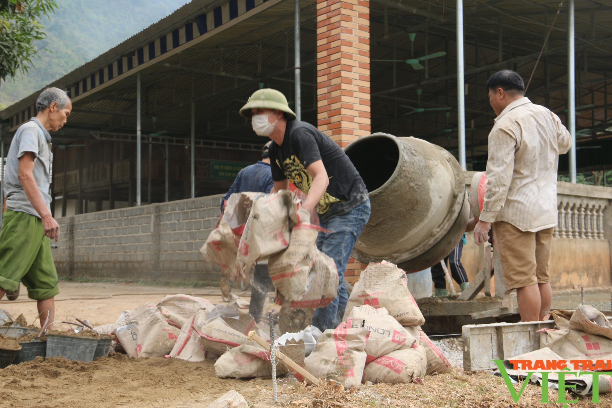 Hội viên nông dân Hoà Bình, góp hơn 11.400 ngày công xây dựng nông thôn mới - Ảnh 2.