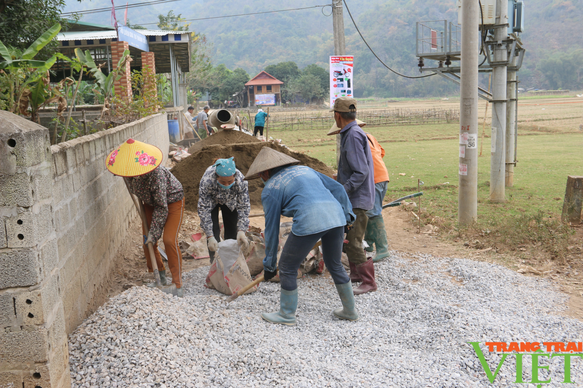 Hội viên nông dân Hoà Bình, góp hơn 11.400 ngày công xây dựng nông thôn mới - Ảnh 3.