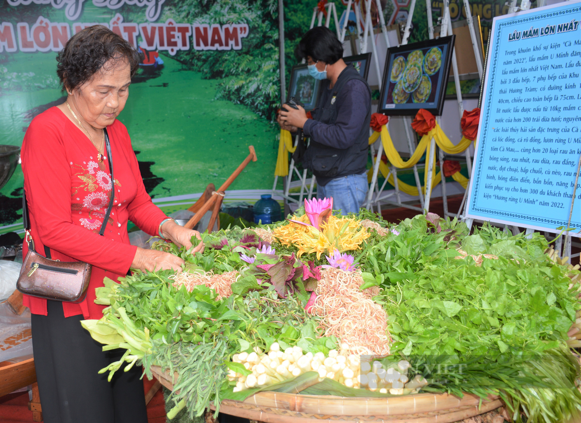 Hơn 30 loại rau tươi ngon dùng kèm nồi lẩu mắm đăng ký kỷ lục lớn nhất Việt Nam  - Ảnh 7.