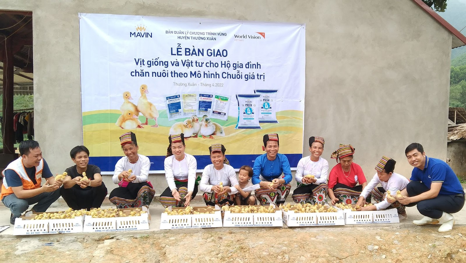 Mavin và World Vision Việt Nam tài trợ 12.000 vịt giống cho người nghèo dân tộc thiểu số tại Thanh Hóa - Ảnh 1.