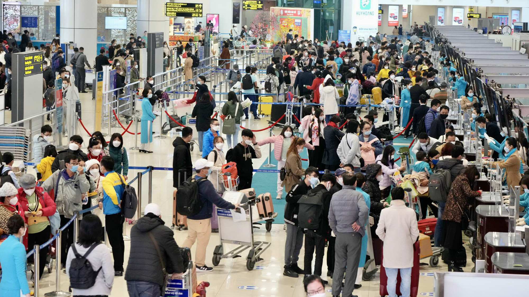 Hành khách bất ngờ tới sân bay Nội Bài bài tăng cao đột biến - Ảnh 1.