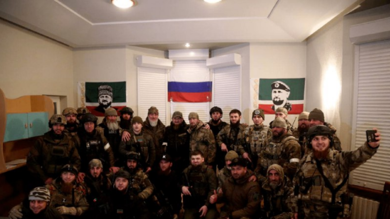 Lãnh đạo Chechnya Kadyrov tuyên bố tấn công đại bản doanh của Tiểu đoàn Azov tại Mariupol - Ảnh 1.