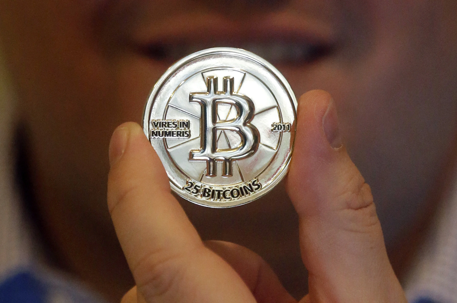 Cán mốc 19 triệu, Bitcoin chỉ còn 2 triệu đồng để khai thác - Ảnh 3.