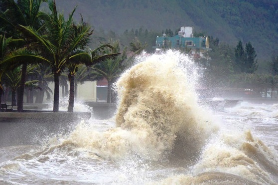 Tình huống bất ngờ: 1 áp thấp nhiệt đới và 2 cơn bão có thể sẽ đi vào Biển Đông trong tuần này - Ảnh 1.