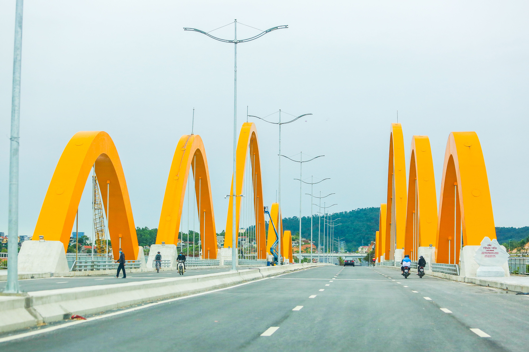 Độc đáo cây cầu tình yêu hơn 2.000 tỷ bắc qua vịnh Cửa Lục - Quảng Ninh - Ảnh 8.