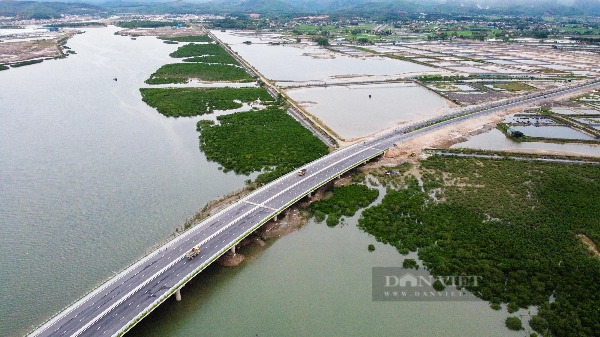 Độc đáo cây cầu tình yêu hơn 2.000 tỷ bắc qua vịnh Cửa Lục - Quảng Ninh - Ảnh 9.