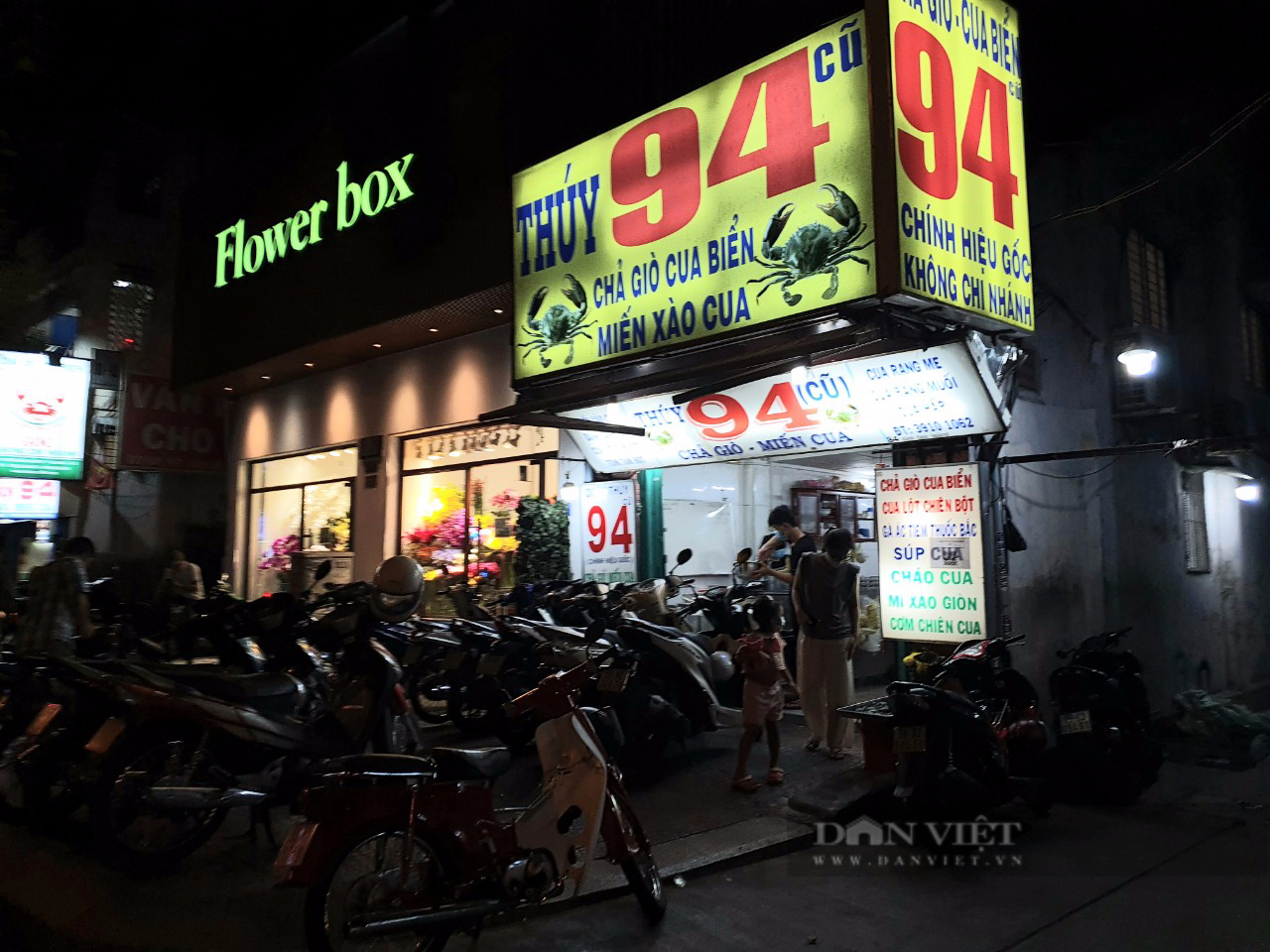 Quán chả giò, miến cua nổi tiếng ở trung tâm Sài Gòn, có đặc sản cua lột &quot;nổi như cồn&quot; - Ảnh 5.