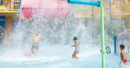 Vietnam’s largest “super-large” water park officially opens to welcome guests