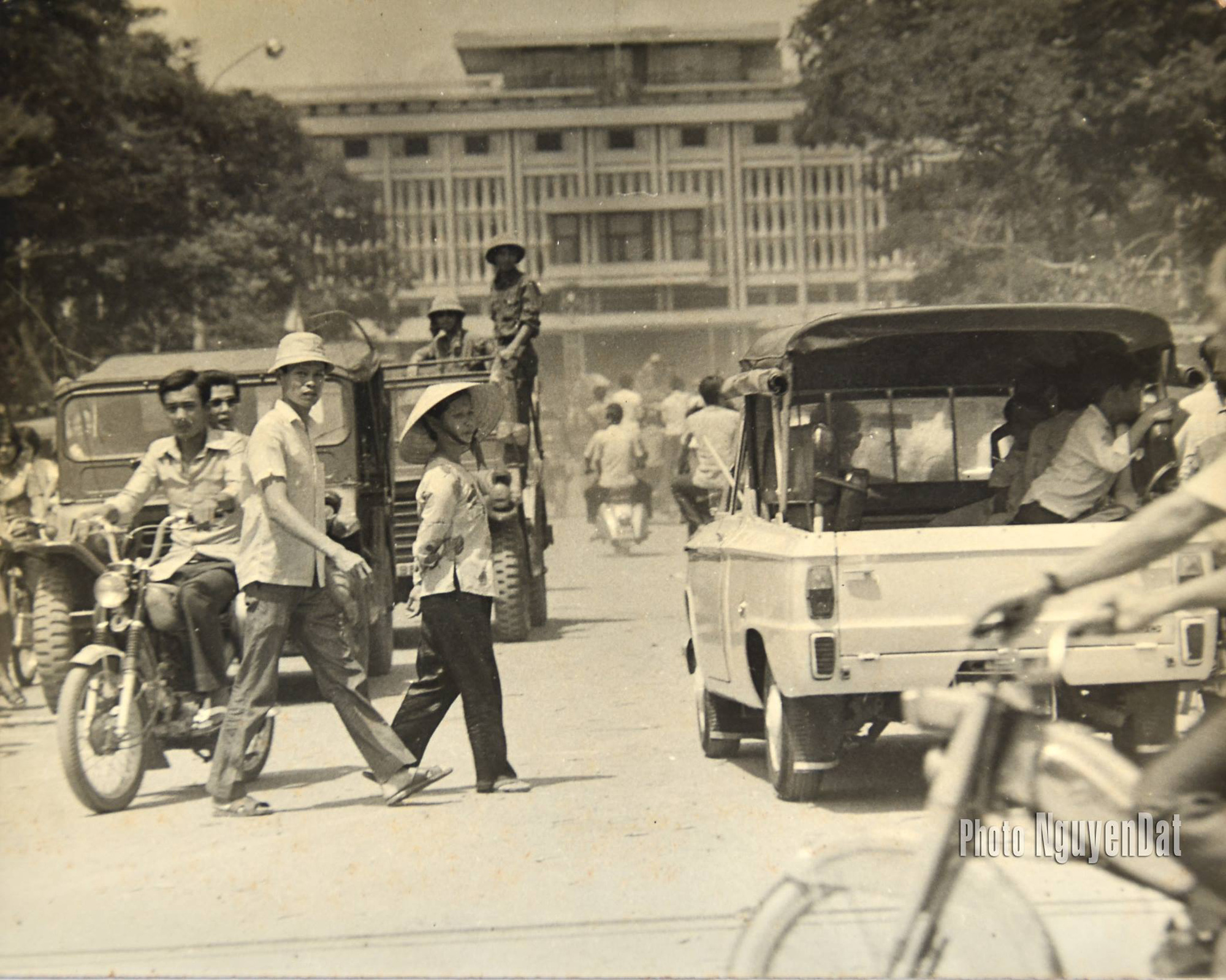 Người lưu giữ những khoảnh khắc lịch sử quý giá ngày 30/4 trên đường phố Sài Gòn - Ảnh 4.