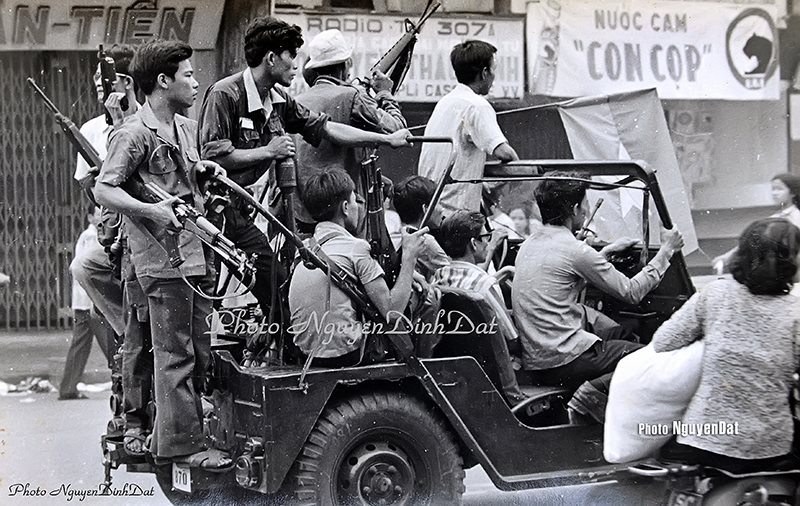 Người lưu giữ những khoảnh khắc lịch sử quý giá ngày 30/4 trên đường phố Sài Gòn - Ảnh 12.