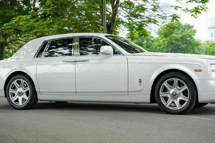 Chiếc RollsRoyce Phantom duy nhất trên thế giới có nội thất gỗ Koa