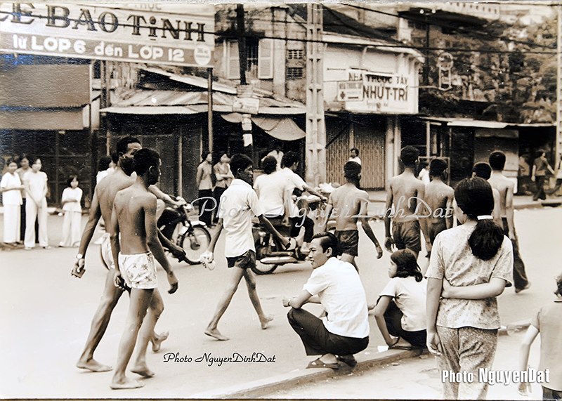 Người lưu giữ những khoảnh khắc lịch sử quý giá ngày 30/4 trên đường phố Sài Gòn - Ảnh 5.