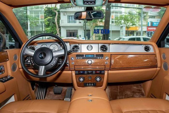 Rolls-Royce Phantom biển khủng, giới hạn 100 chiếc tại Hà Nội - Ảnh 6.