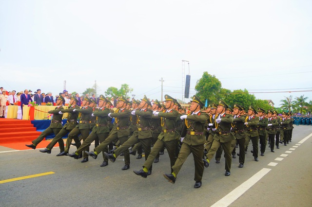 Lễ diễu binh, thượng cờ hoành tráng bên bờ Hiền Lương - Bến Hải - Ảnh 5.