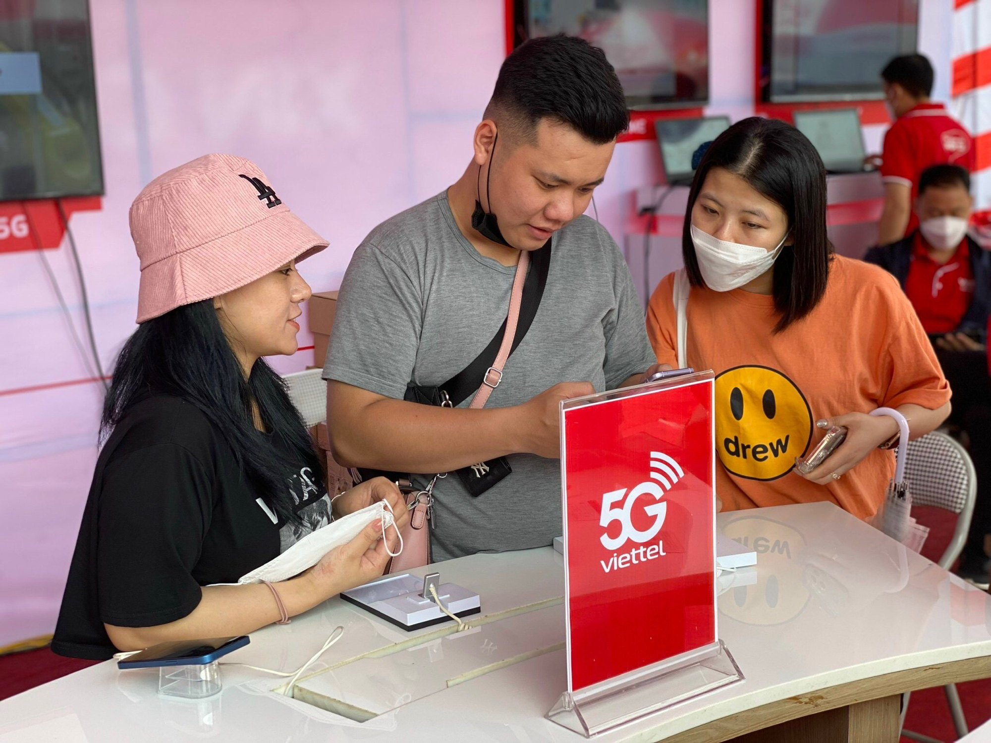 Viettel - The first operator to broadcast 5G services in Lao Cai - Photo 4.