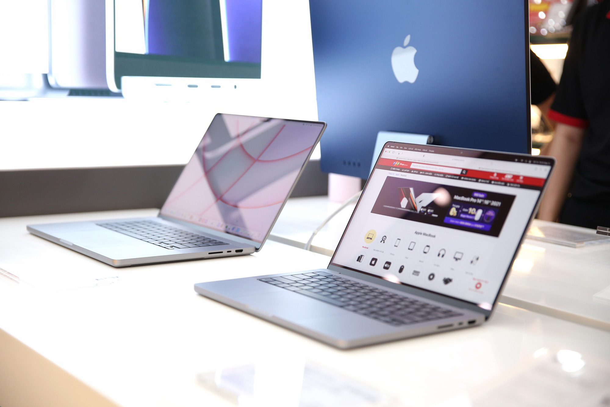 iPhone, MacBook đồng loạt giảm giá dịp 30/4 - Ảnh 2.