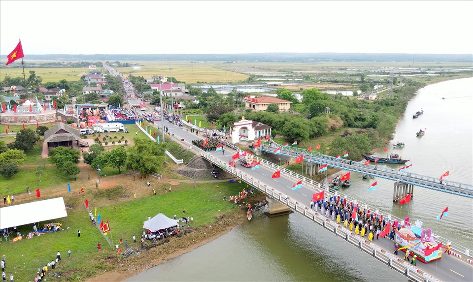 Lễ diễu binh, thượng cờ hoành tráng bên bờ Hiền Lương - Bến Hải - Ảnh 8.