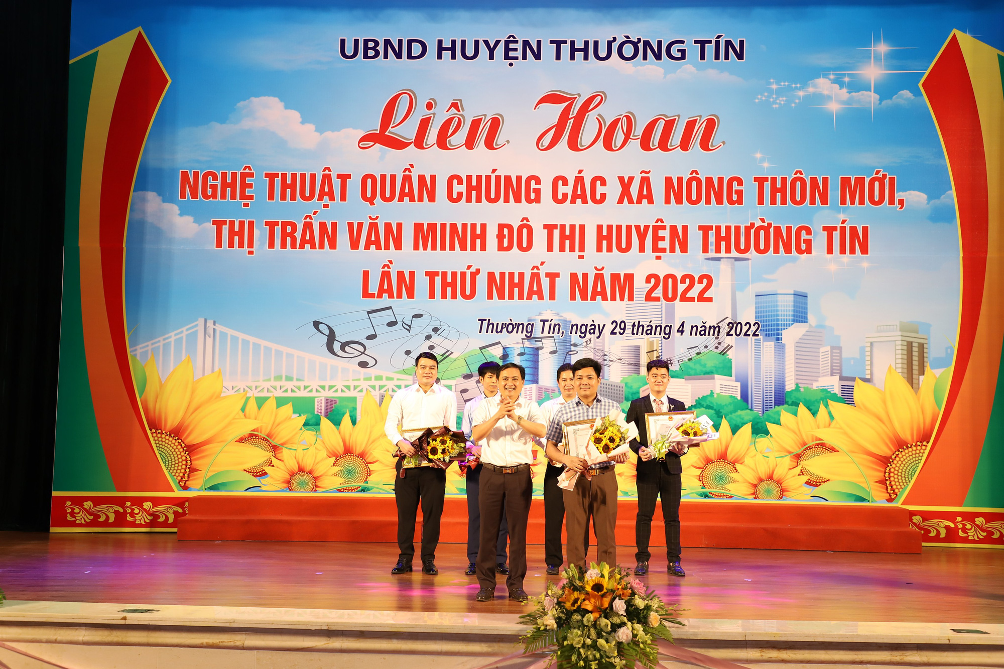 Thường Tín tổ chức Liên hoan Nghệ thuật quần chúng các xã nông thôn mới lần thứ nhất - Ảnh 2.