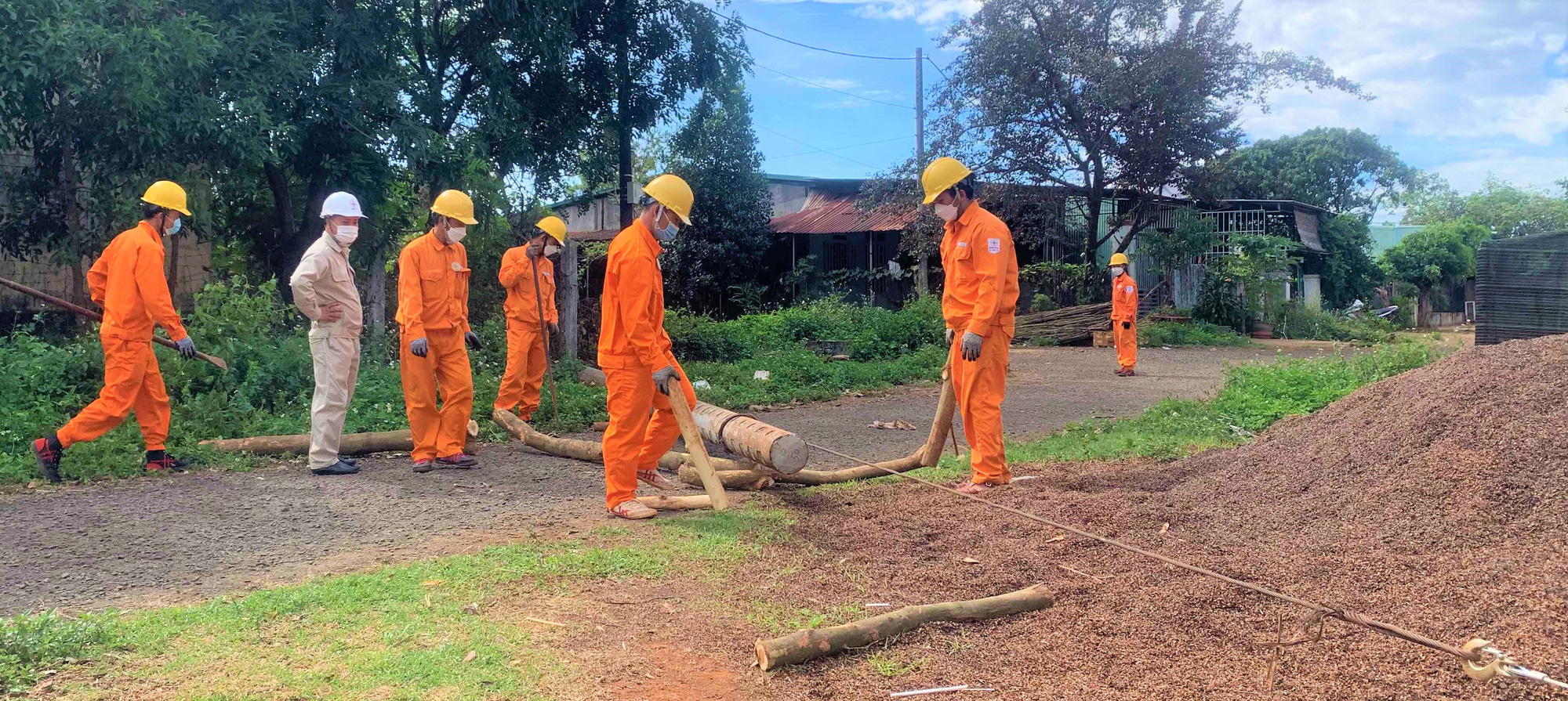 PC Gia Lai: Diễn tập phòng chống thiên tai và tìm kiếm cứu nạn, xử lý sự cố an toàn lưới điện - Ảnh 3.