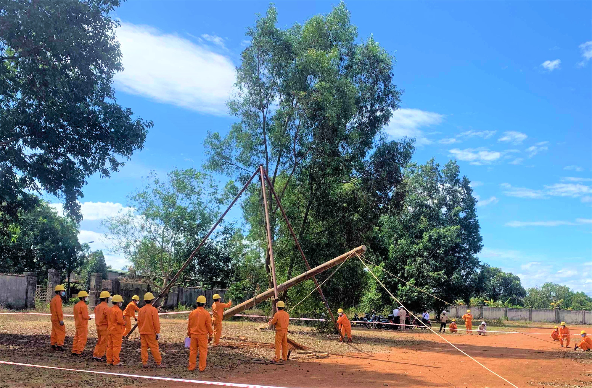 PC Gia Lai: Diễn tập phòng chống thiên tai và tìm kiếm cứu nạn, xử lý sự cố an toàn lưới điện - Ảnh 5.