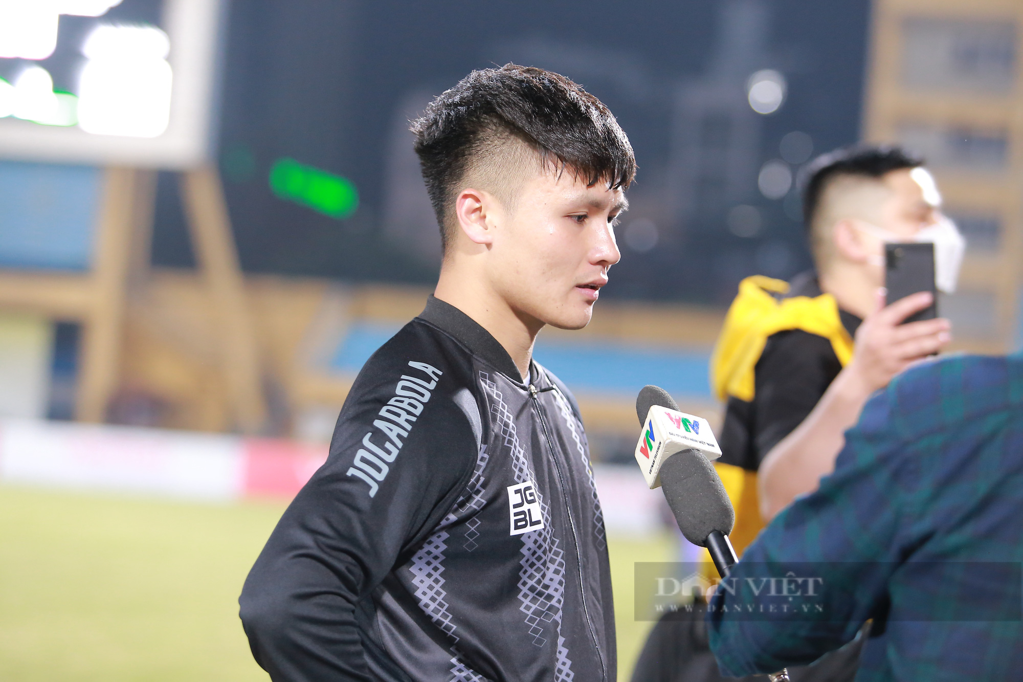Hà Nội FC sẽ sử dụng ngoại binh thay thế Quang Hải - Ảnh 1.
