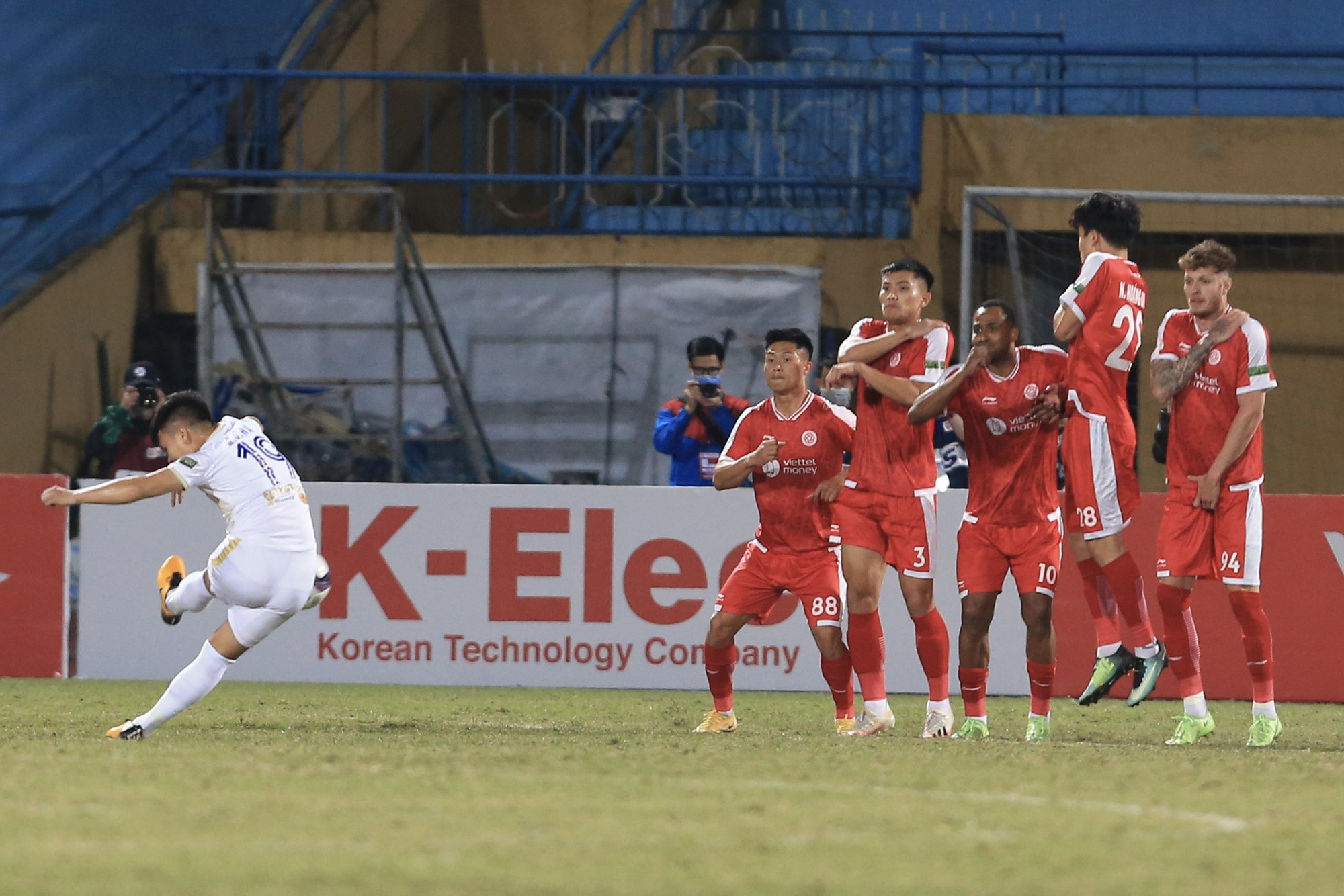 Quang Hải dốc bầu tâm sự sau khi cùng Hà Nội FC đá bại Viettel - Ảnh 1.