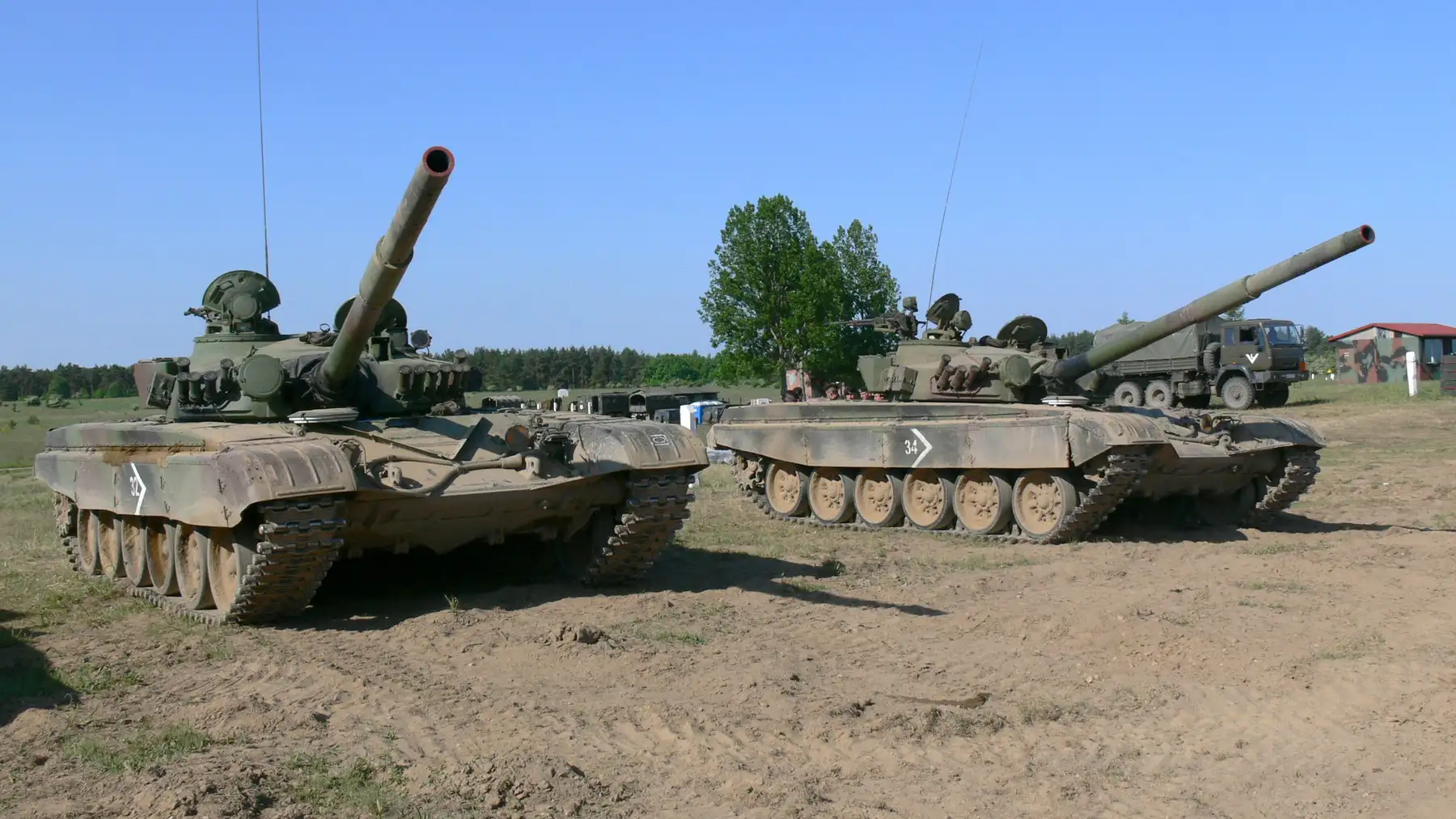 NATO sẽ &quot;tiếp sức&quot; cho Ukraine bằng chiến tăng T-72 huyền thoại? - Ảnh 2.