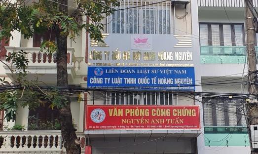 Bắt tạm giam 2 nhân viên Công ty đấu giá hợp danh Hoàng Nguyên - Ảnh 1.