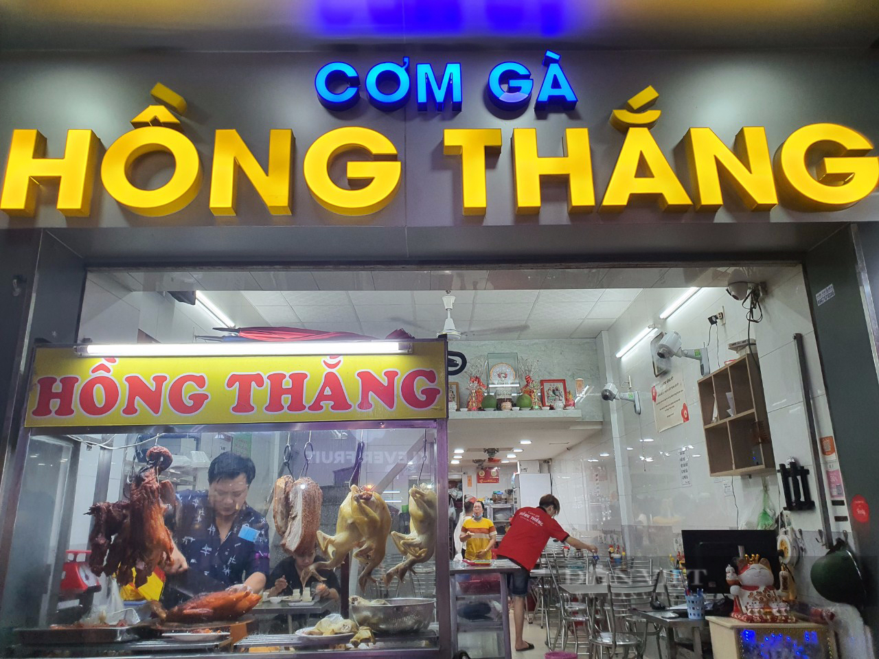Quán cơm gà nổi tiếng khu Tân Định, ngoài gà luộc có cả heo quay, phá lấu, kimchi kiểu Việt Nam - Ảnh 5.