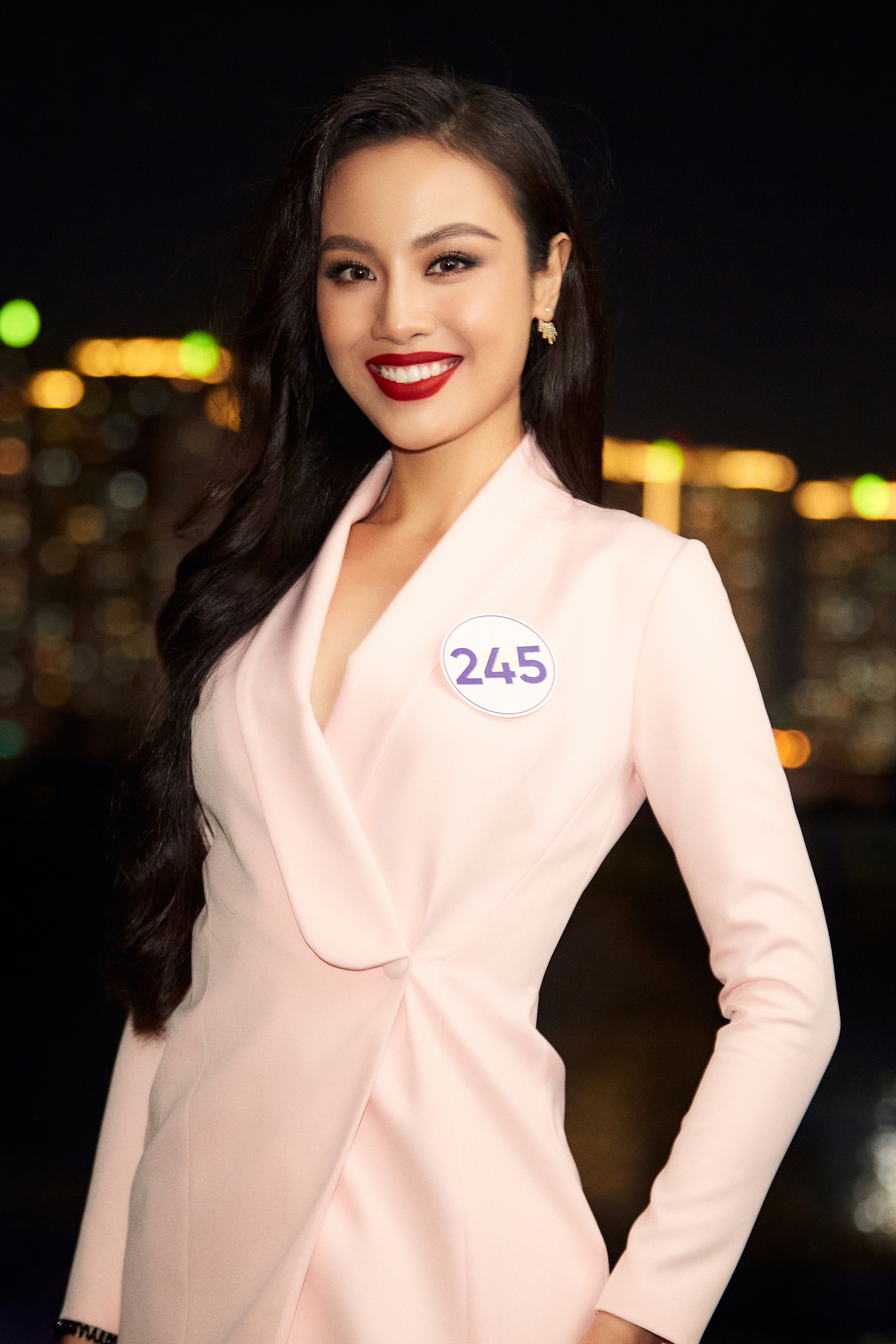 &quot;Hoa khôi Ngoại Thương 90kg&quot;, nữ BTV lọt Top 70 Hoa hậu Hoàn vũ Việt Nam 2022 gây chú ý - Ảnh 1.