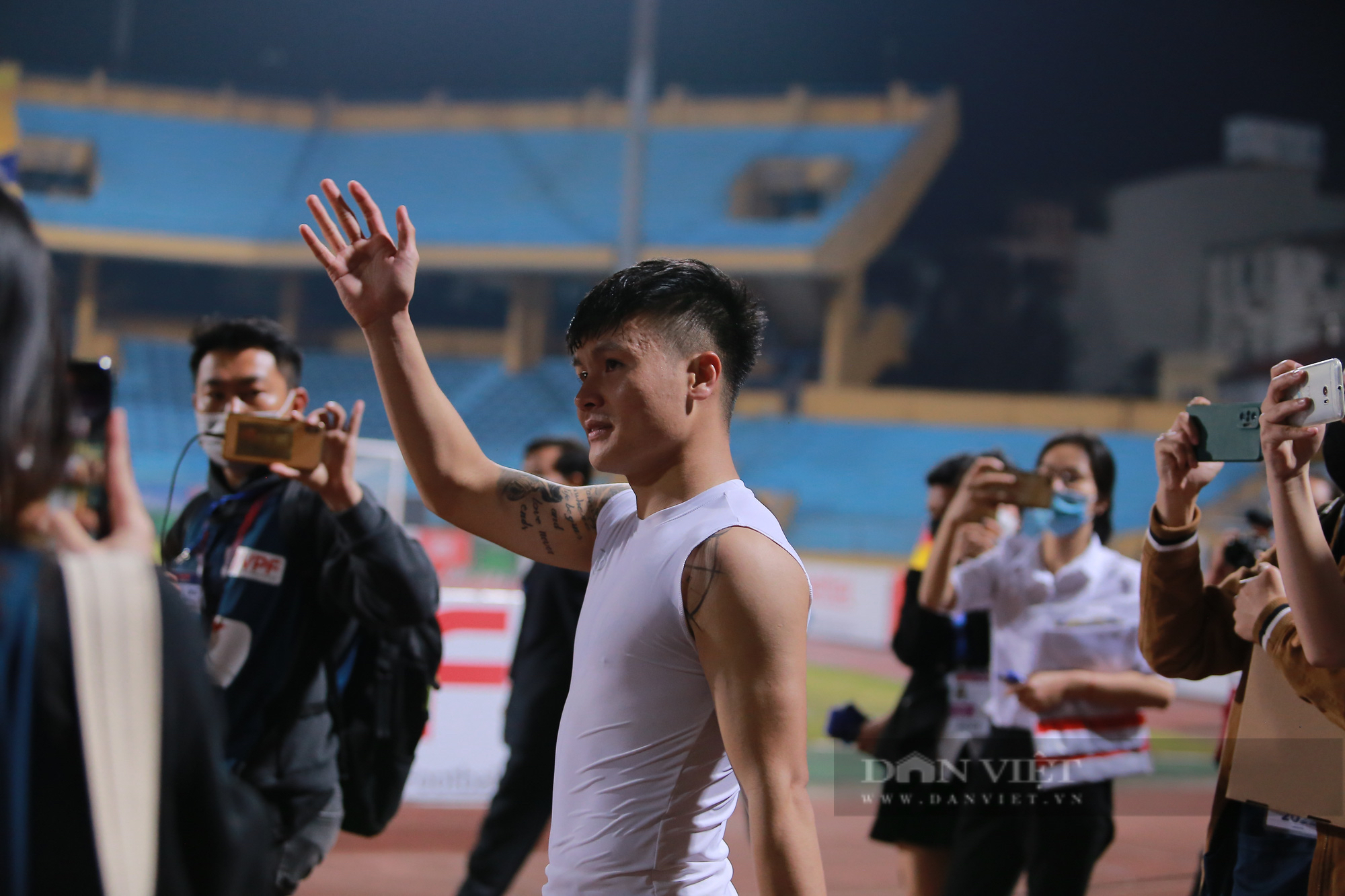 Hà Nội FC tặng 2.500 vé ở trận đấu cuối cùng của Quang Hải tại sân Hàng Đẫy - Ảnh 1.