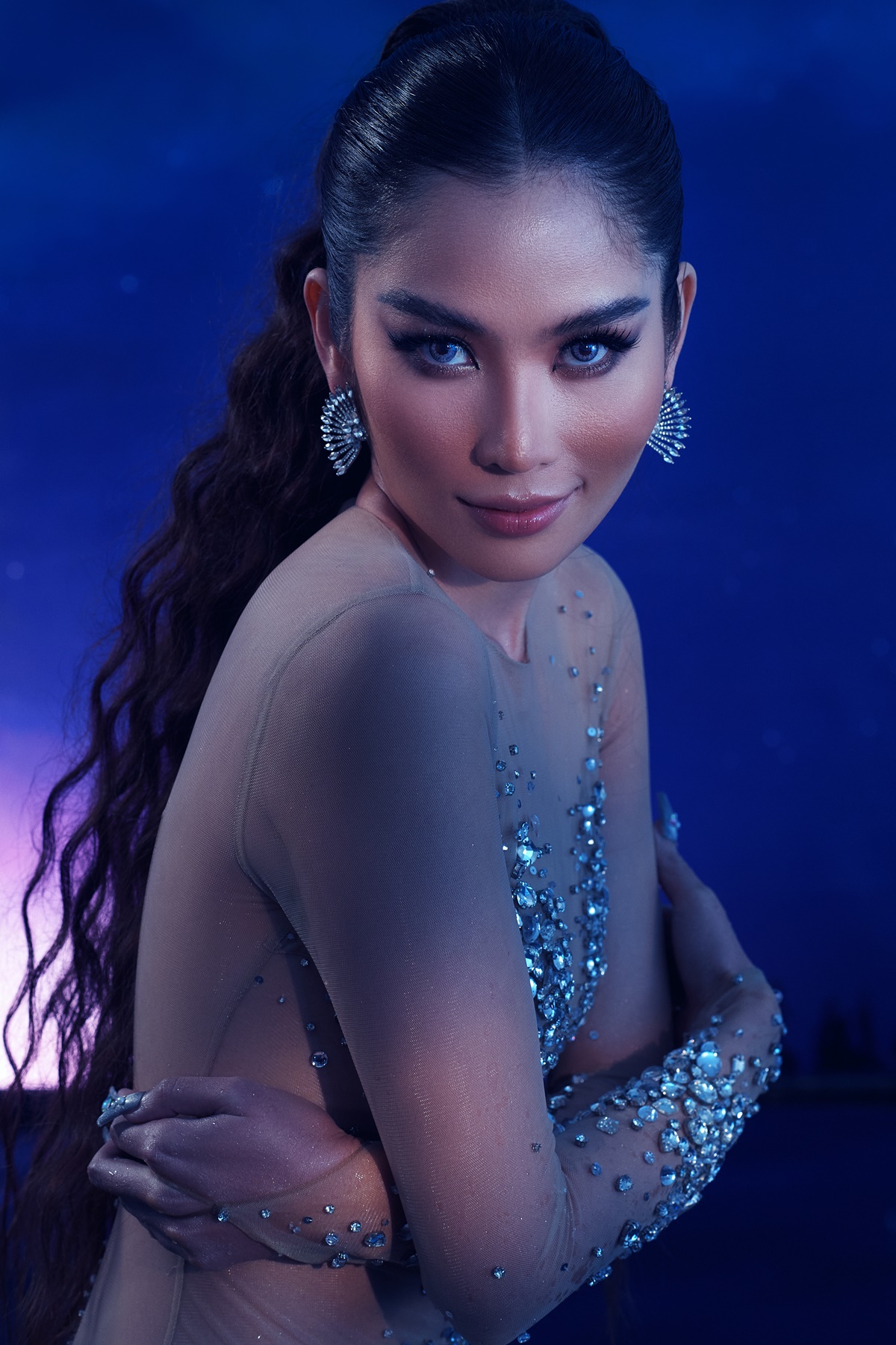 Lệ Nam quyến rũ như mỹ nhân ngư trước vòng thi Miss Universe Việt Nam - Ảnh 1.