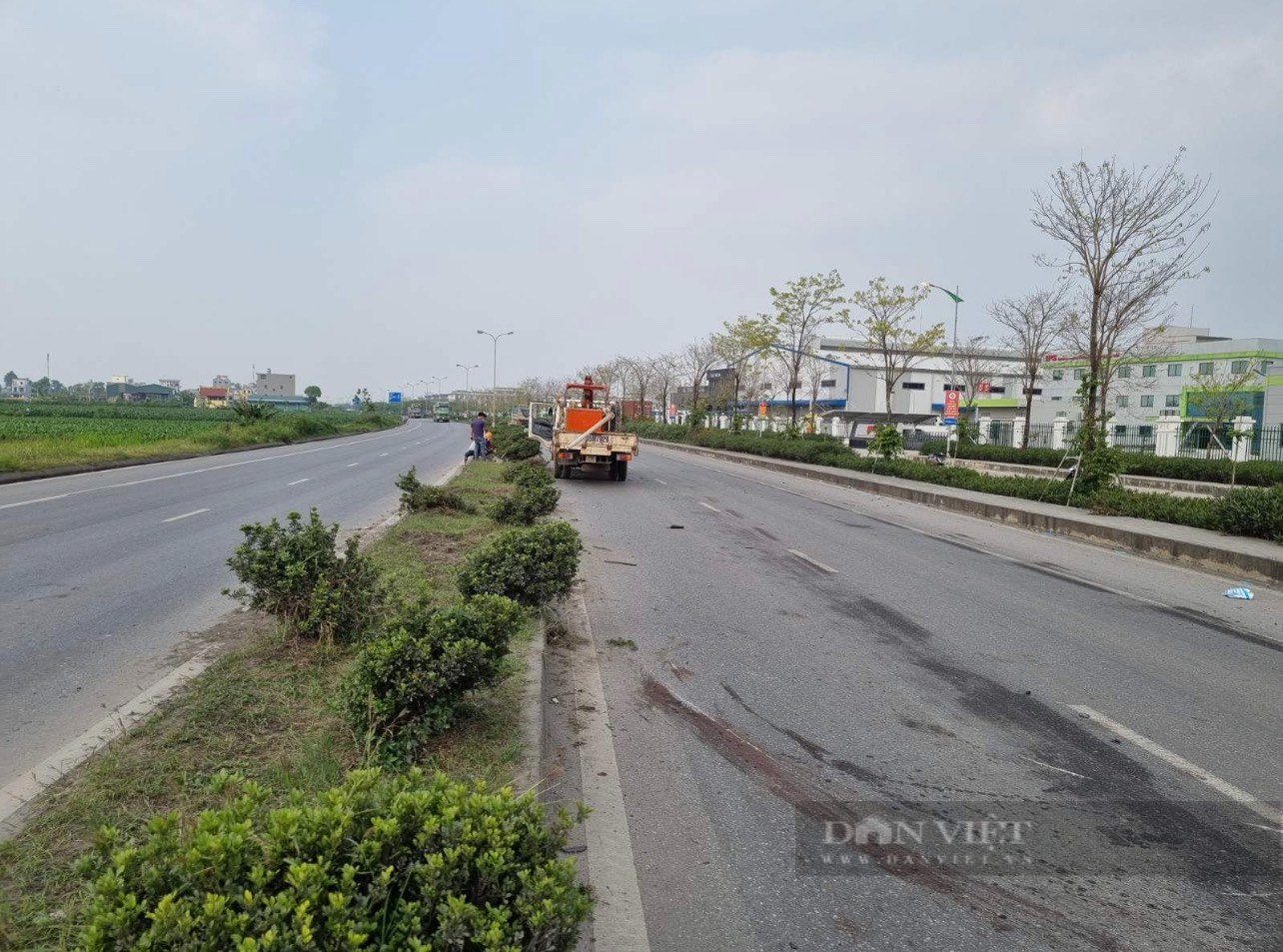 Cận cảnh hiện trường ngổn ngang vụ vợ chồng nguyên Bí thư Tỉnh ủy Ninh Bình gặp nạn  - Ảnh 4.