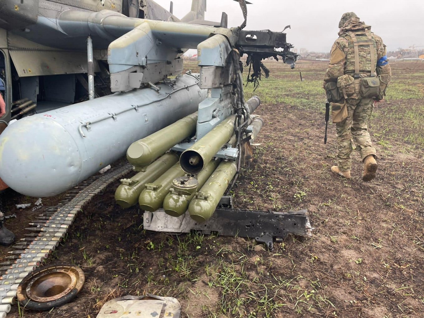 Trực thăng tối tân nhất của Nga Ka-52 bị bắn rơi ở Ukraine như thế nào? - Ảnh 3.