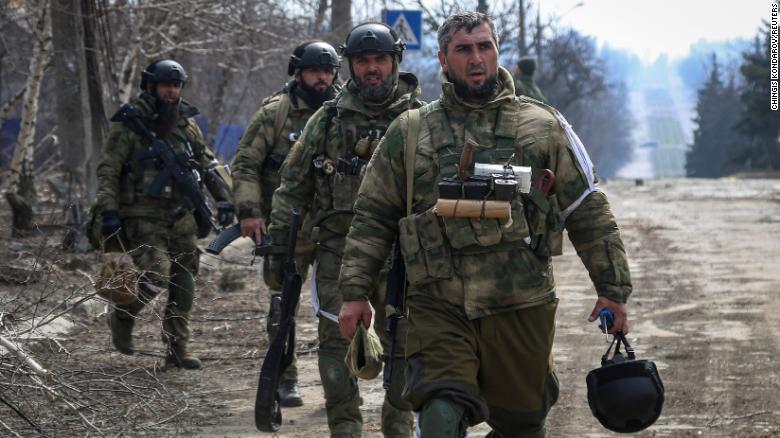 Giao tranh khốc liệt ở Donbass, Ukraine đẩy lùi 7 cuộc tấn công của Nga ở 2 mặt trận lớn này - Ảnh 2.