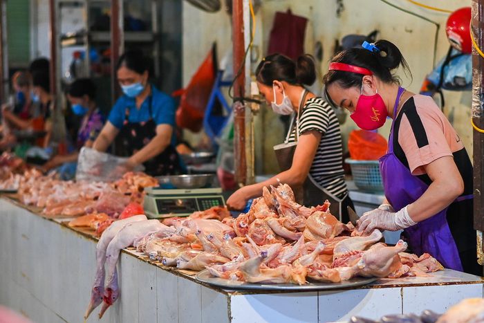 Chợ truyền thống ở TP.HCM và Hà Nội ngày càng ế ẩm - Ảnh 3.