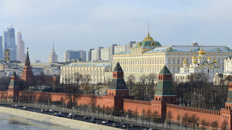 Điện Kremlin cảnh báo nguy cơ 'đóng cửa' với phương Tây - Ảnh 1.