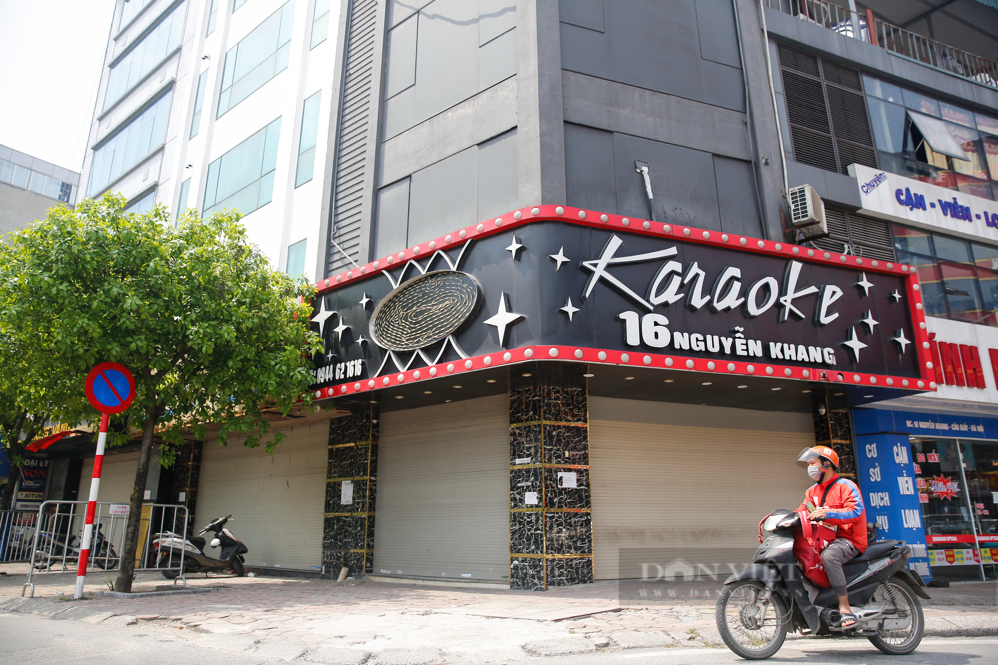 Karaoke tại Hà Nội hối hả sửa chữa, dọn dẹp, tuyển nhân viên... trước ngày mở cửa trở lại - Ảnh 9.