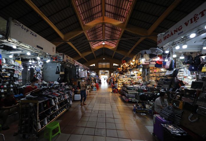Chợ truyền thống ở TP.HCM và Hà Nội ngày càng ế ẩm - Ảnh 1.