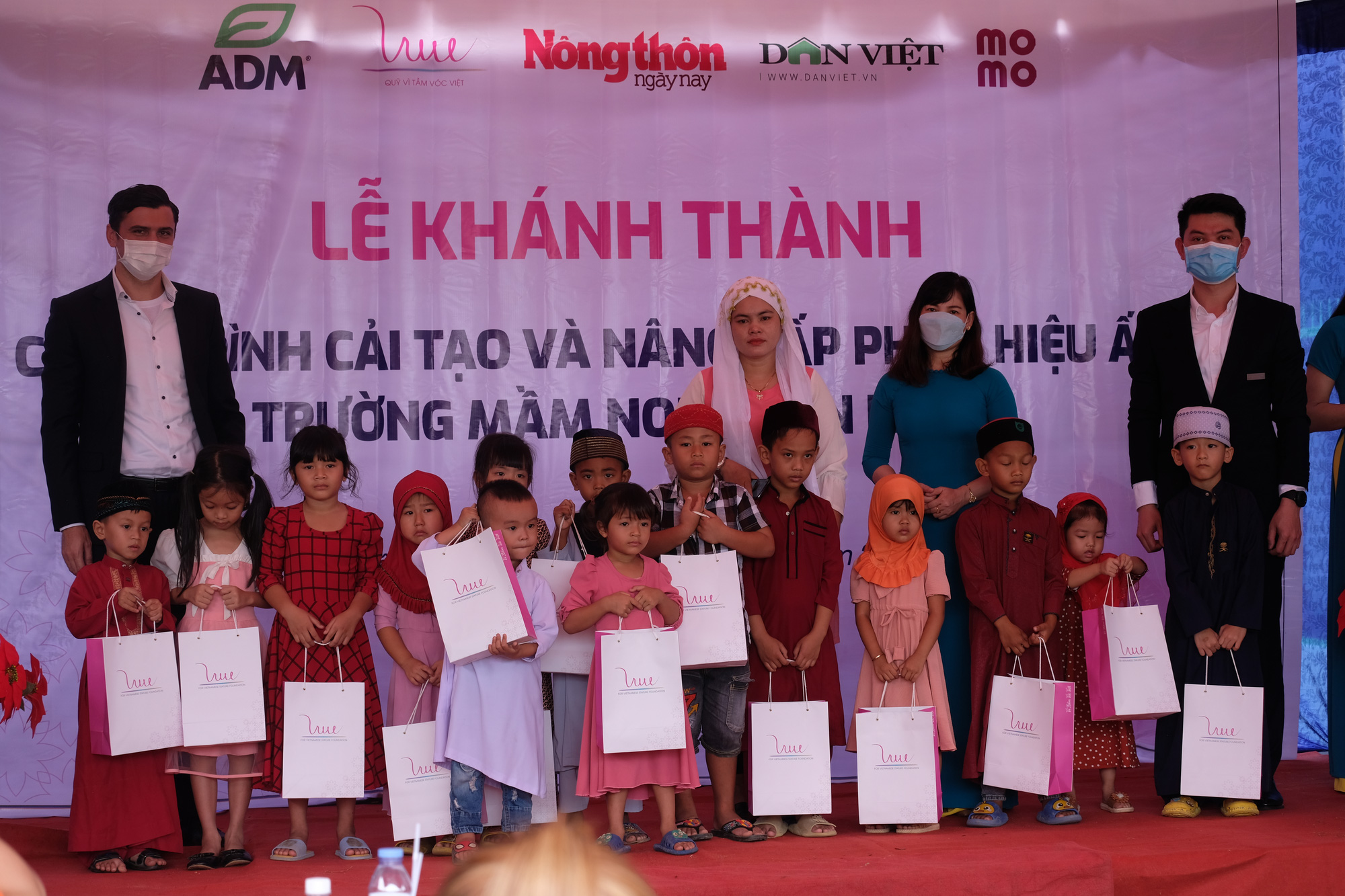 Báo NTNN/Điện tử Dân Việt cảm ơn các nhà tài trợ đồng hành chương trình &quot;Điểm trường mơ ước&quot; tại Đồng Nai - Ảnh 2.