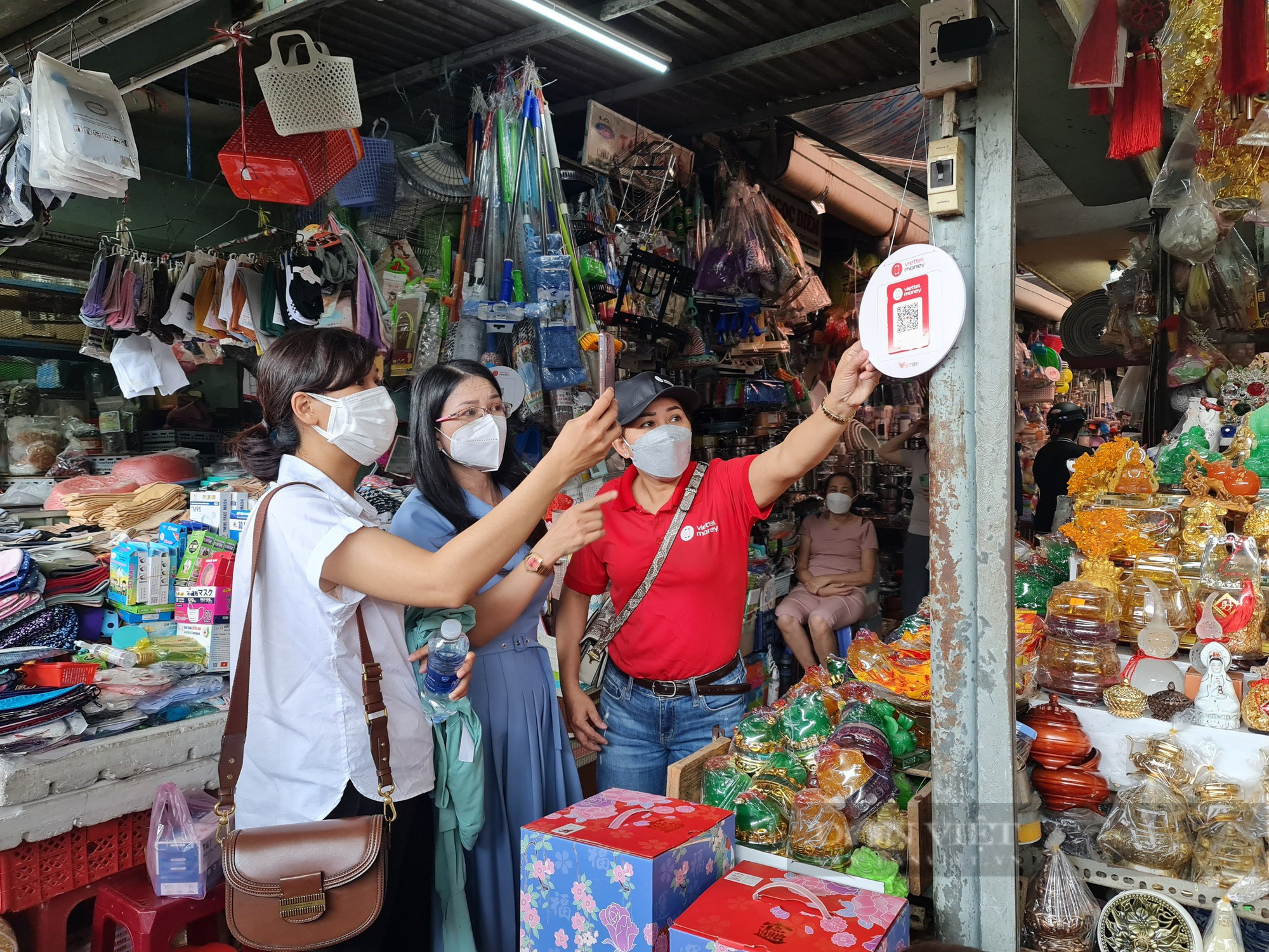 Đà Nẵng: Người dân đi chợ không cần dùng tiền mặt  - Ảnh 4.