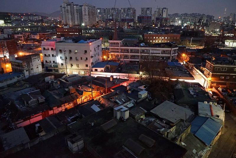 Hàn Quốc với “cơn sốt xuất ngoại” và điểm đến độc lạ từng là “khu đèn đỏ” - Ảnh 4.