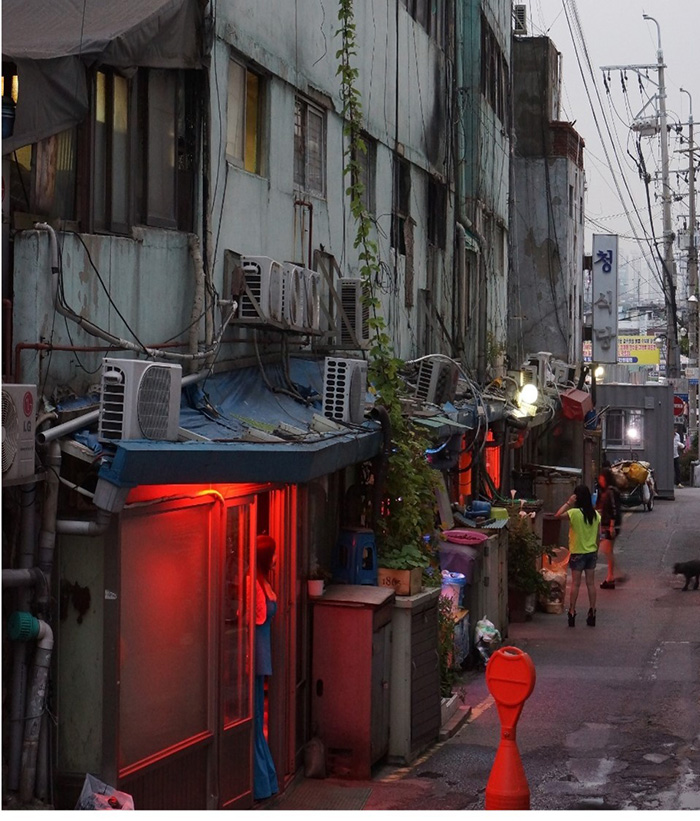Hàn Quốc với “cơn sốt xuất ngoại” và điểm đến độc lạ từng là “khu đèn đỏ” - Ảnh 5.