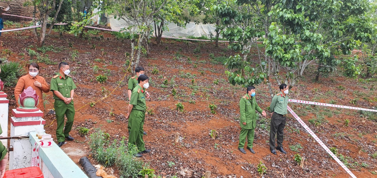 Vụ người phụ nữ bị chôn xác phi tang: Nghi vợ ngoại tình nên ra tay sát hại trong phòng ngủ - Ảnh 2.