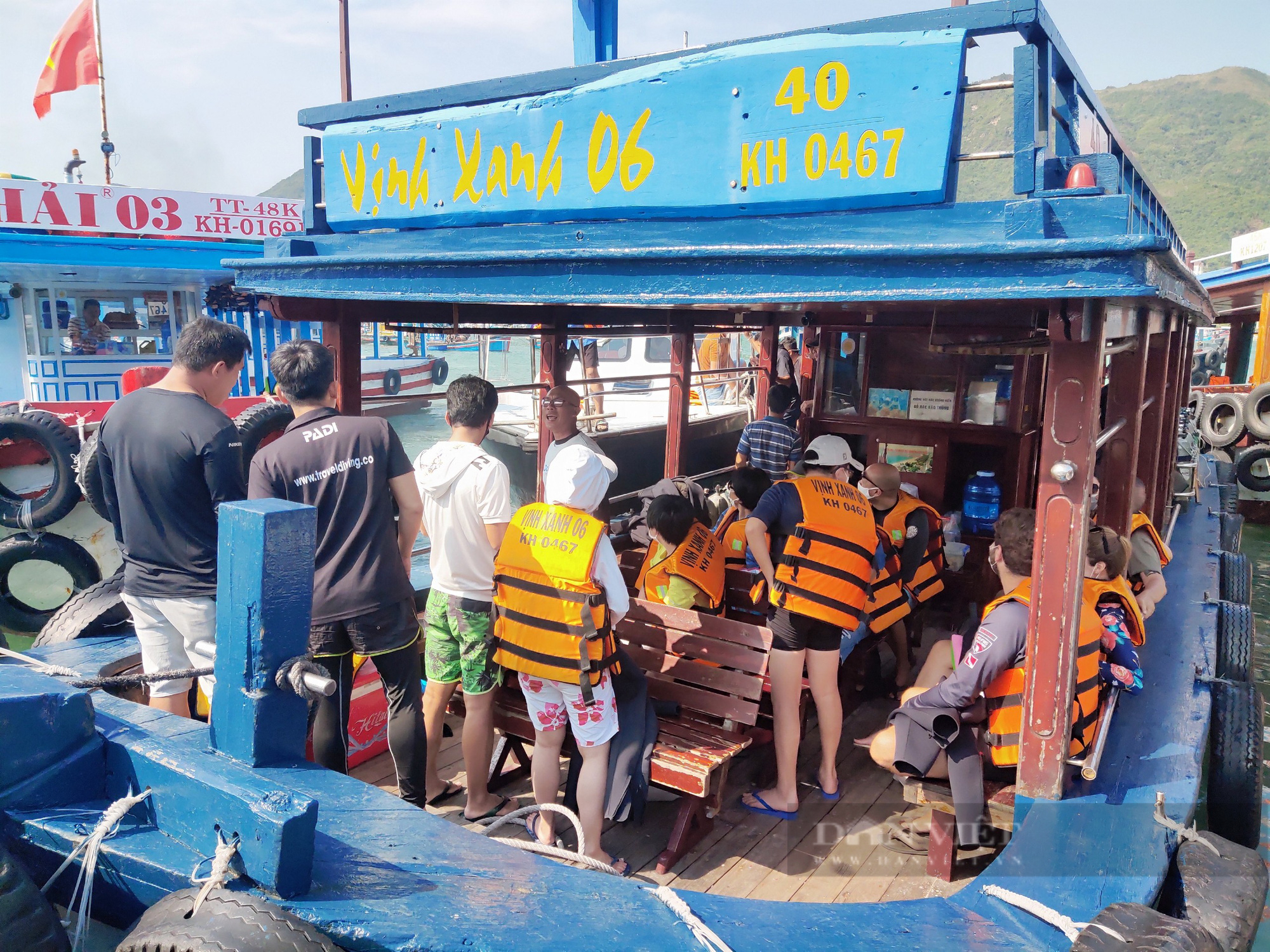 Nha Trang: Du khách đến các tour đảo ngay ngày đầu nghỉ lễ đông nườm nợp - Ảnh 5.