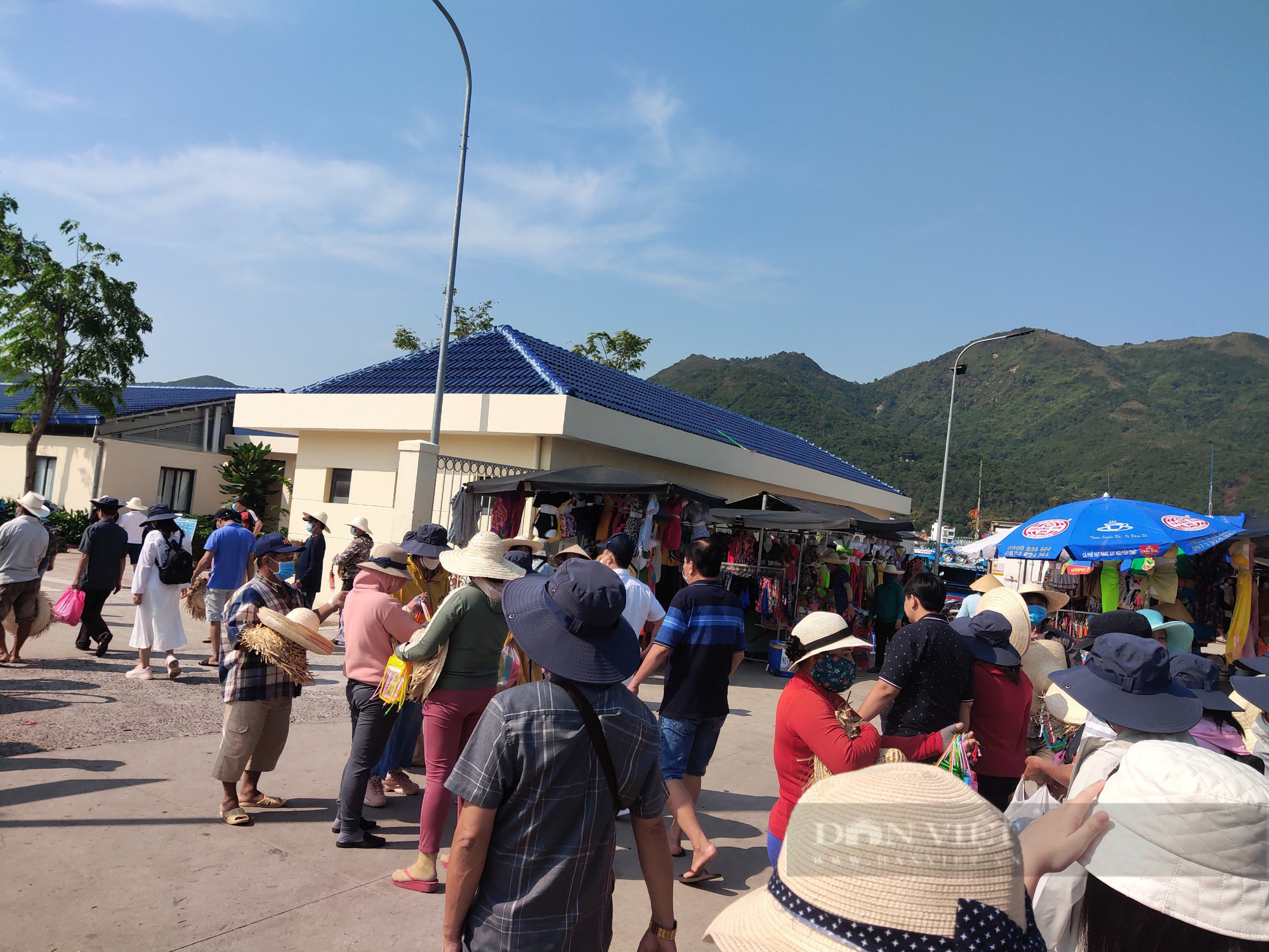 Nha Trang: Du khách đến các tour đảo ngay ngày đầu nghỉ lễ đông nườm nợp - Ảnh 4.